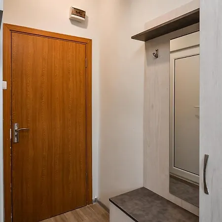 Budget In Center Unde Roof Апартамент *