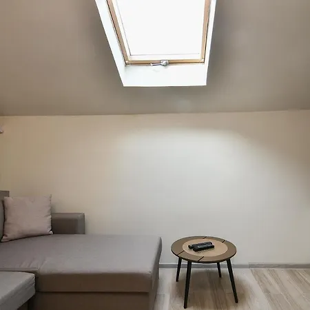 Апартамент Budget In Center Unde Roof
